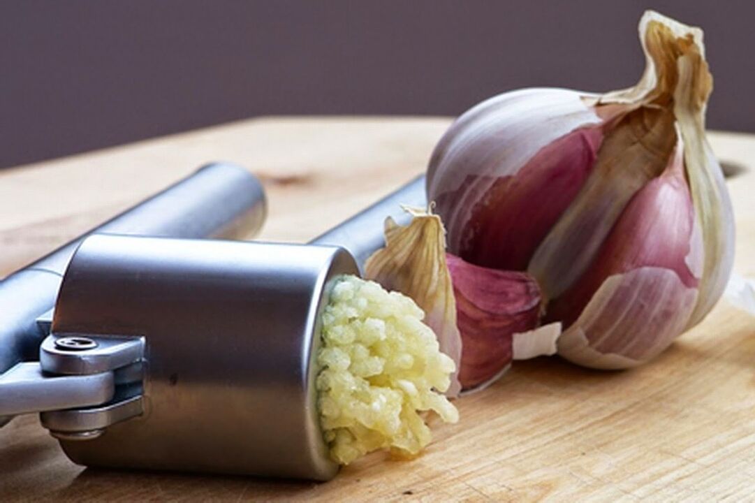 garlic to remove pests