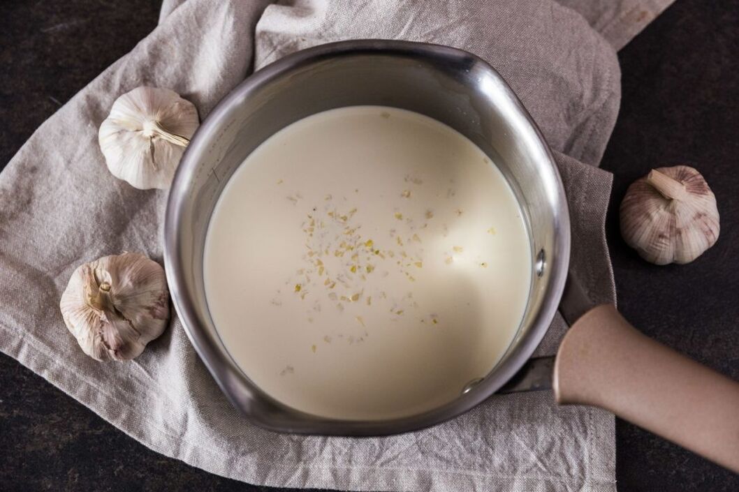 milk broth with garlic for pests